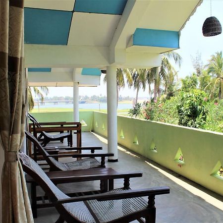 Hotel Badolina Kingdom à Baie d'Arugam Extérieur photo