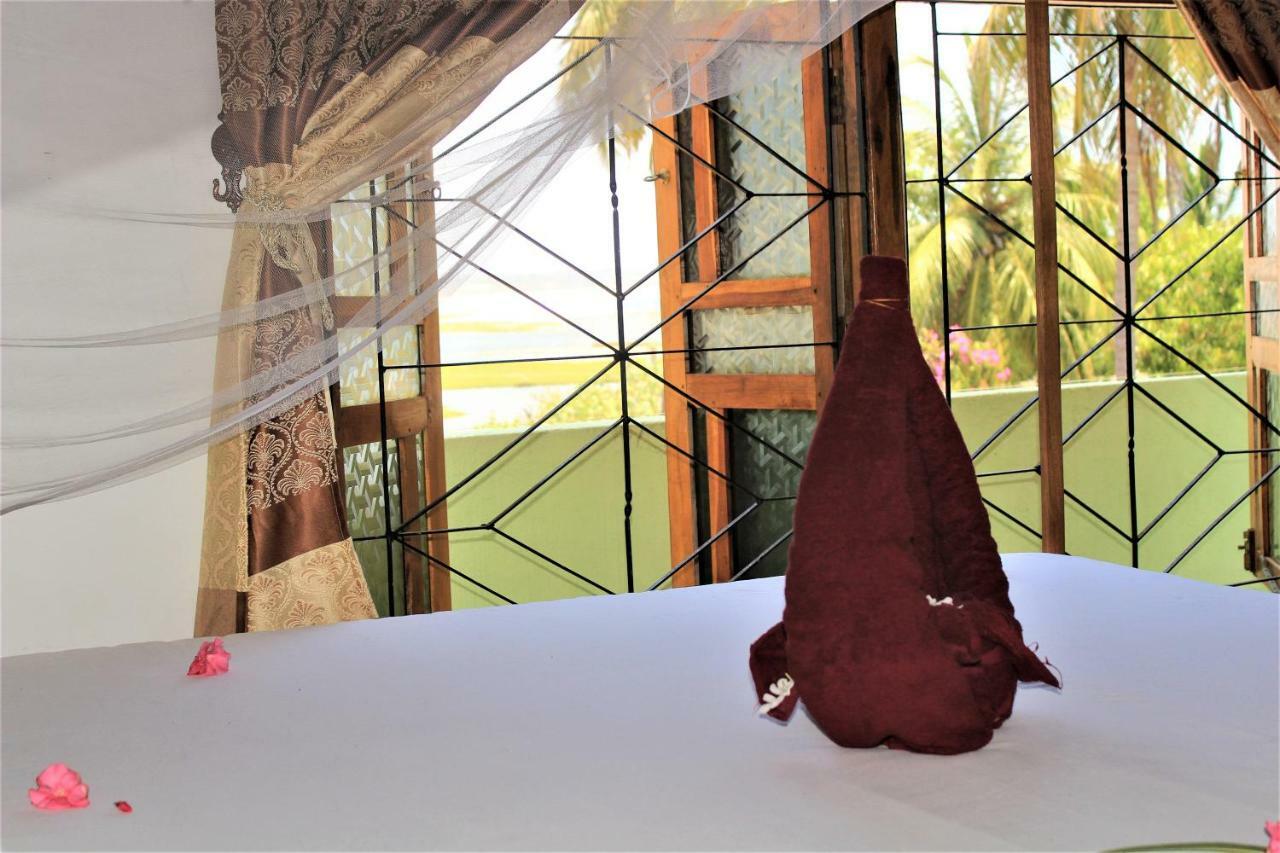 Hotel Badolina Kingdom à Baie d'Arugam Extérieur photo
