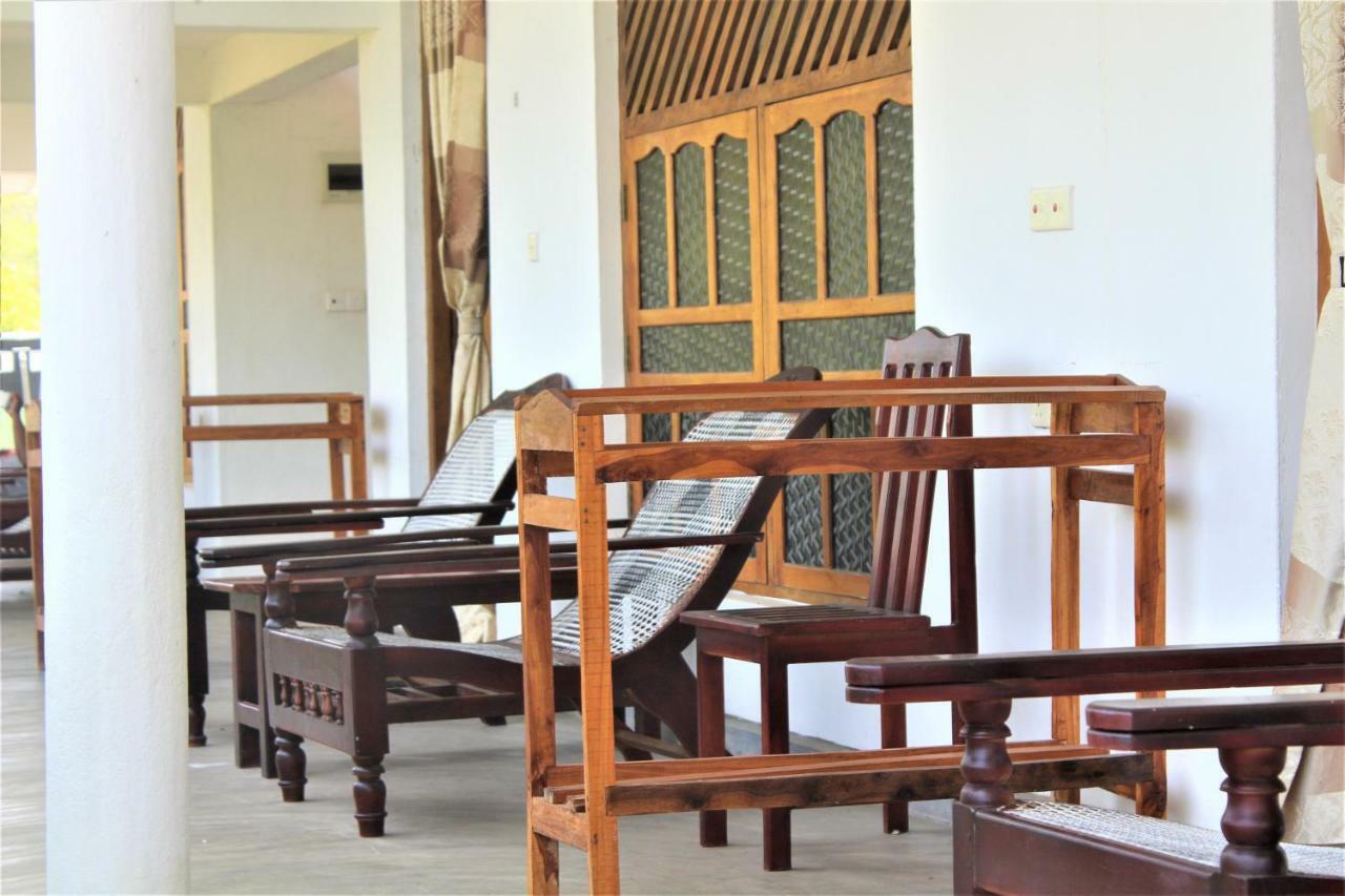 Hotel Badolina Kingdom à Baie d'Arugam Extérieur photo