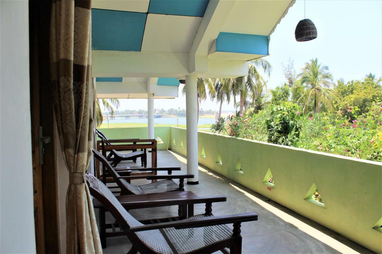 Hotel Badolina Kingdom à Baie d'Arugam Extérieur photo